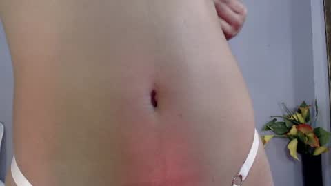 Snapshot of sophie_w1 chatting on June 24, 12:04 pm sophie_w1 online show from June 24, 12:04 pm