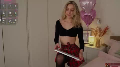 sophiebelll online show from March 14, 11:37 am