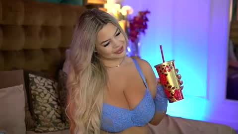 Sophie online show from October 2, 5:36 am