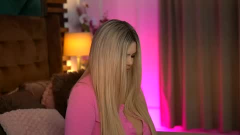 Sophie online show from April 10, 5:45 am