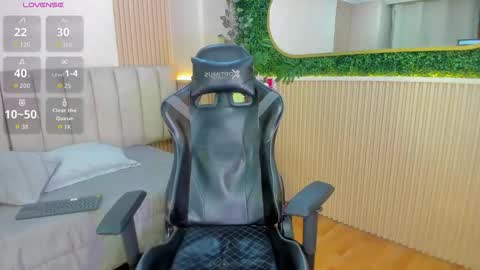 Snapshot of sophiegriffin_ chatting on February 22, 8:07 pm Sofa online show from February 22, 8:07 pm