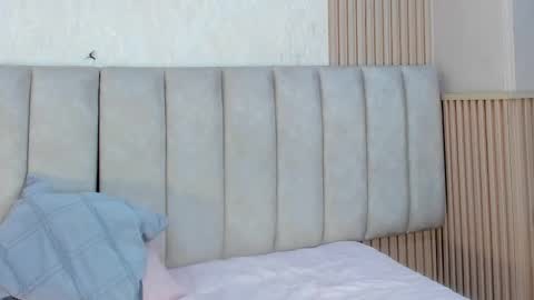 Snapshot of sophiegriffin_ chatting on February 27, 4:29 pm Sofa online show from February 27, 4:29 pm