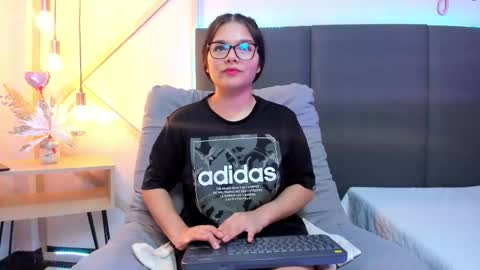 sophieharris__ online show from February 22, 2:50 am