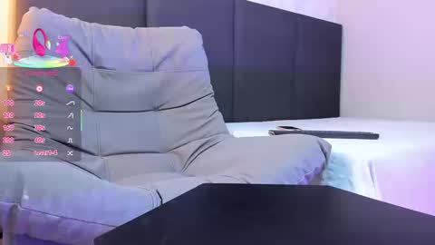 sophieharris__ online show from September 15, 8:09 pm