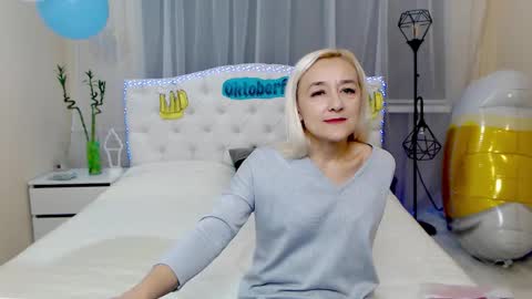 sophiekittyy online show from September 25, 6:28 am