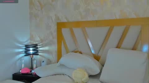 Sophie online show from September 18, 1:35 pm