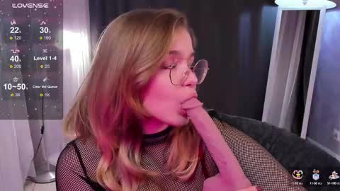 Snapshot of sophiemure chatting on September 16, 3:35 pm Sophie online show from September 16, 3:35 pm