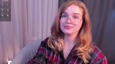 Snapshot of sophiemure chatting on October 14, 3:13 pm Sophie online show from October 14, 3:13 pm