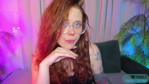 Snapshot of sophiepure chatting on October 6, 9:12 pm Sophie online show from October 6, 9:12 pm