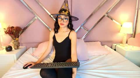 sophievelle online show from October 10, 1:10 pm