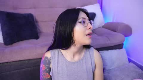 Snapshot of sophiiecums chatting on May 2, 1:21 am Sophiie online show from May 2, 1:21 am