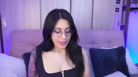Snapshot of sophiiecums chatting on May 6, 4:19 am Sophiie online show from May 6, 4:19 am