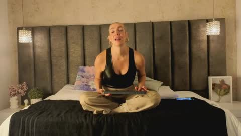 Snapshot of sophimariin chatting on May 11, 11:27 am Sophi online show from May 11, 11:27 am