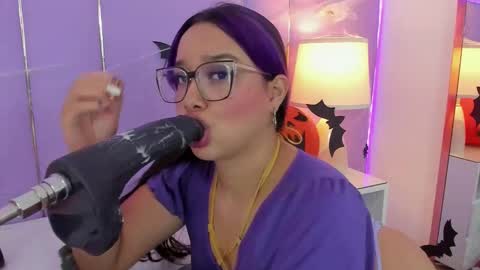 Snapshot of sophyruiz_ chatting on October 18, 12:06 pm Sophy online show from October 18, 12:06 pm