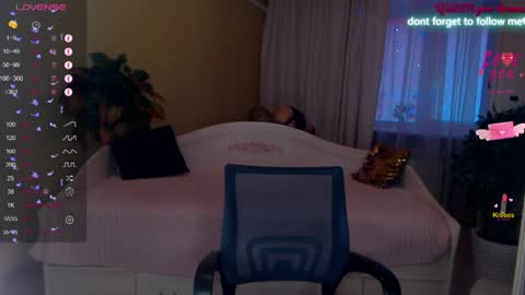 Lisa online show from April 2, 3:48 am