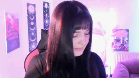 Snapshot of sour_cherry_ chatting on April 24, 12:07 pm Jennie online show from April 24, 12:07 pm