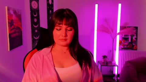 Snapshot of sour_cherry_ chatting on April 25, 11:57 am Jennie online show from April 25, 11:57 am