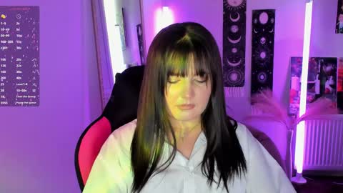 Snapshot of sour_cherry_ chatting on June 4, 11:49 am Jennie online show from June 4, 11:49 am