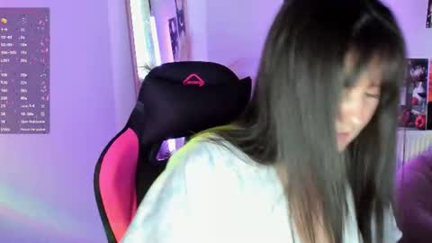 Snapshot of sour_cherry_ chatting on June 11, 9:29 am Jennie online show from June 11, 9:29 am