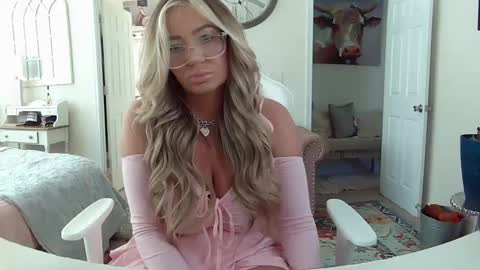 Snapshot of southernbarbii chatting on February 14, 3:58 pm Your Barbii online show from February 14, 3:58 pm