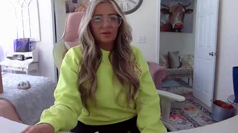 Snapshot of southernbarbii chatting on February 18, 6:47 pm Your Barbii online show from February 18, 6:47 pm