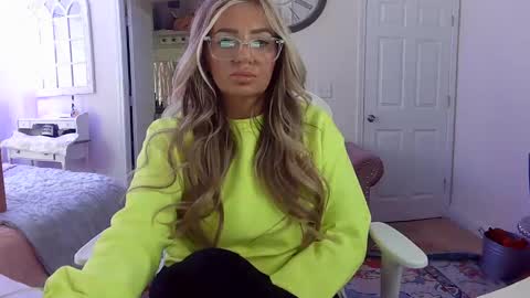 Snapshot of southernbarbii chatting on February 18, 9:53 pm Your Barbii online show from February 18, 9:53 pm