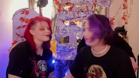 Leah online show from December 3, 1:31 pm