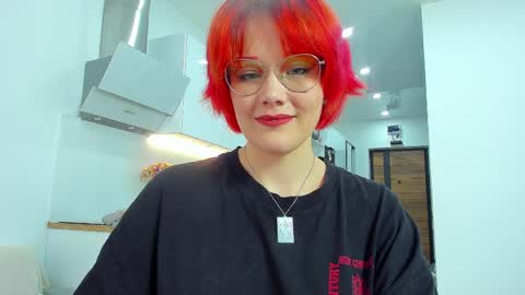 Snapshot of sova_energy chatting on June 6, 7:29 pm Leah online show from June 6, 7:29 pm