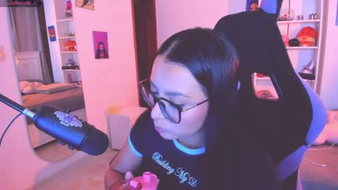 Lili online show from May 16, 11:36 pm