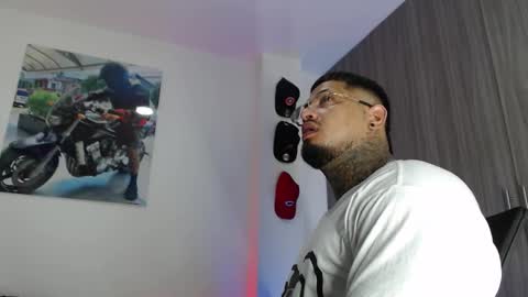 Snapshot of soy_apolo chatting on September 19, 8:42 pm soy_apolo online show from September 19, 8:42 pm