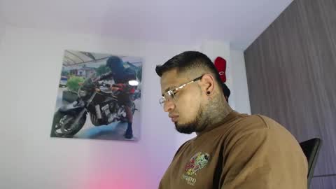 Snapshot of soy_apolo chatting on October 25, 3:40 pm soy_apolo online show from October 25, 3:40 pm