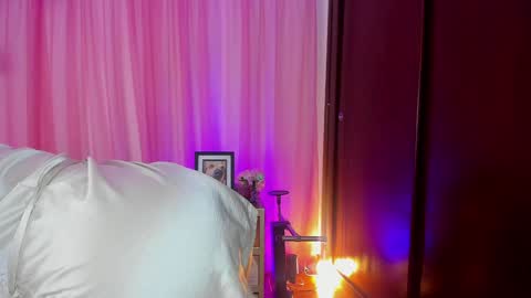 Snapshot of soyemi_ chatting on February 8, 12:06 am 25 online show from February 8, 12:06 am