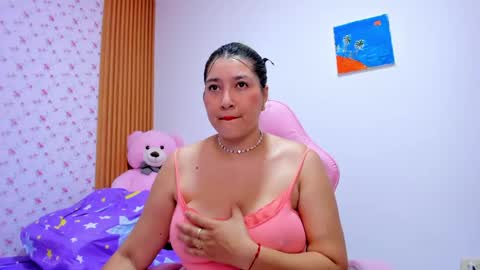 Snapshot of soyqeen chatting on May 18, 4:07 am SoyQueen online show from May 18, 4:07 am