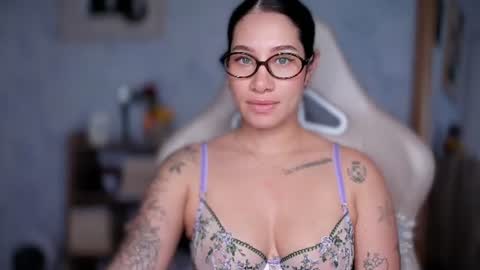 Snapshot of soytulu_ chatting on June 21, 4:53 pm brisa s online show from June 21, 4:53 pm