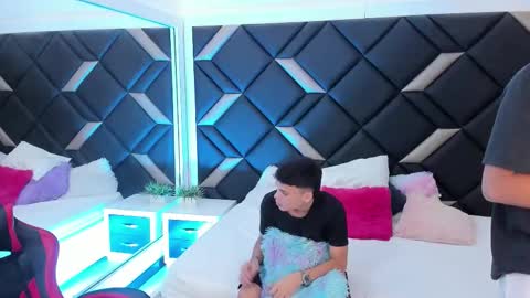 Gabo Lucas and Justin online show from November 19, 12:10 am