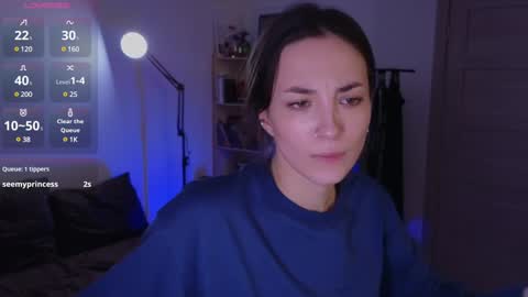 Snapshot of space_x_roxy chatting on December 3, 11:13 pm Roxy online show from December 3, 11:13 pm