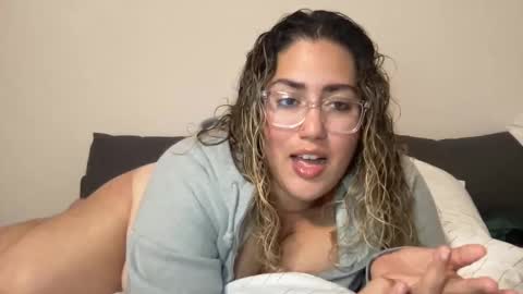 Snapshot of spacebunsxxx chatting on December 29, 12:41 am spacebunsxxx online show from December 29, 12:41 am