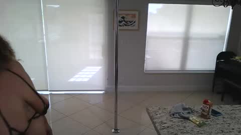 Snapshot of spacebunsxxx chatting on November 28, 5:59 pm spacebunsxxx online show from November 28, 5:59 pm