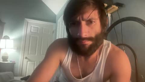 Snapshot of spacecase843 chatting on February 6, 5:25 am TrndSettrz online show from February 6, 5:25 am