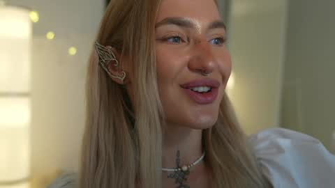 DAISY online show from December 3, 3:44 pm