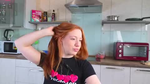 Snapshot of sparky_fox chatting on May 11, 1:22 am Nika online show from May 11, 1:22 am