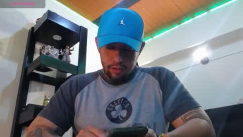 Snapshot of spartacus_cam chatting on December 6, 5:20 am     online show from December 6, 5:20 am