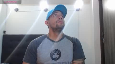 Snapshot of spartacus_cam chatting on December 6, 8:26 am     online show from December 6, 8:26 am