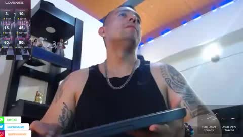 Snapshot of spartacus_cam chatting on December 10, 5:39 am     online show from December 10, 5:39 am