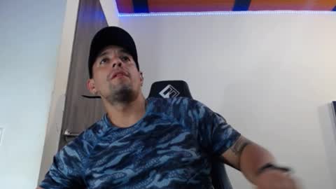 Snapshot of spartacus_cam chatting on February 18, 6:04 am     online show from February 18, 6:04 am