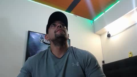 Snapshot of spartacus_cam chatting on September 11, 7:08 am     online show from September 11, 7:08 am