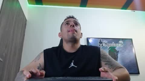 Snapshot of spartacus_cam chatting on September 16, 5:19 am     online show from September 16, 5:19 am