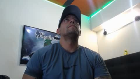 Snapshot of spartacus_cam chatting on September 18, 7:10 am     online show from September 18, 7:10 am