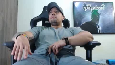 Snapshot of spartacus_cam chatting on September 25, 5:33 am     online show from September 25, 5:33 am