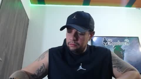 Snapshot of spartacus_cam chatting on October 1, 5:57 am     online show from October 1, 5:57 am